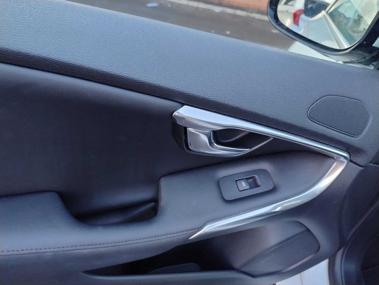 Used Volvo V40 for sale - 77279330: Photo 85