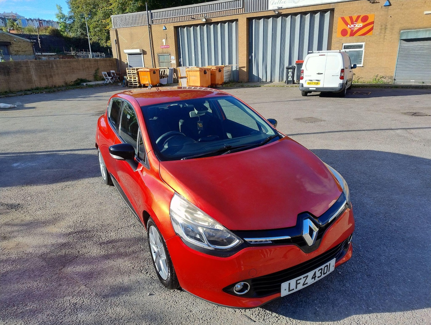 Used Renault Clio 2013 for sale - 76099189: Photo 2
