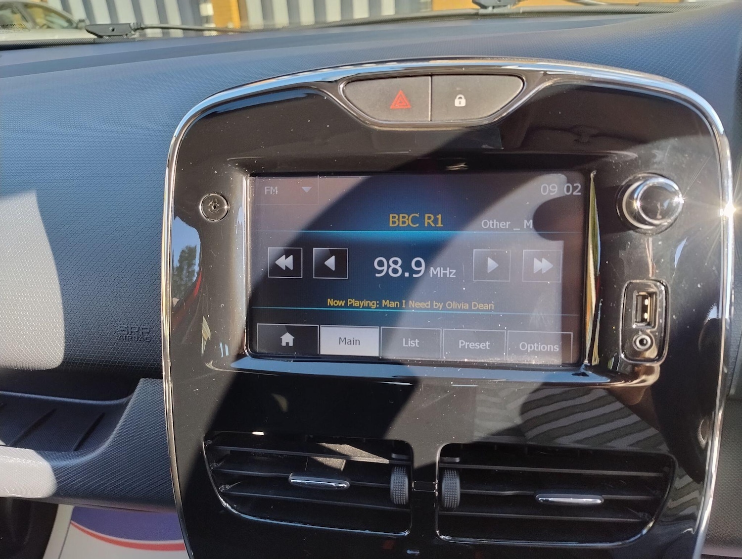 Used Renault Clio 2013 for sale - 76099189: Photo 41