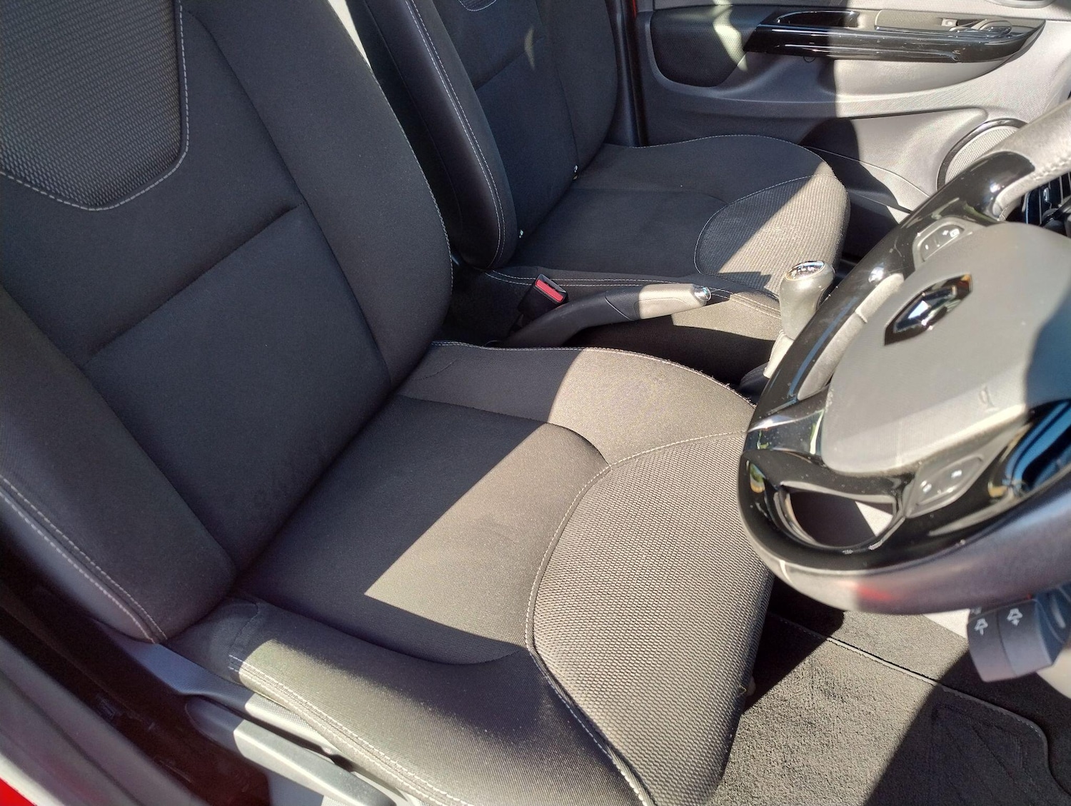 Used Renault Clio 2013 for sale - 76099189: Photo 56