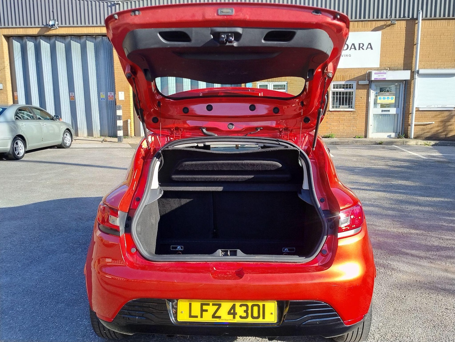 Used Renault Clio 2013 for sale - 76099189: Photo 78