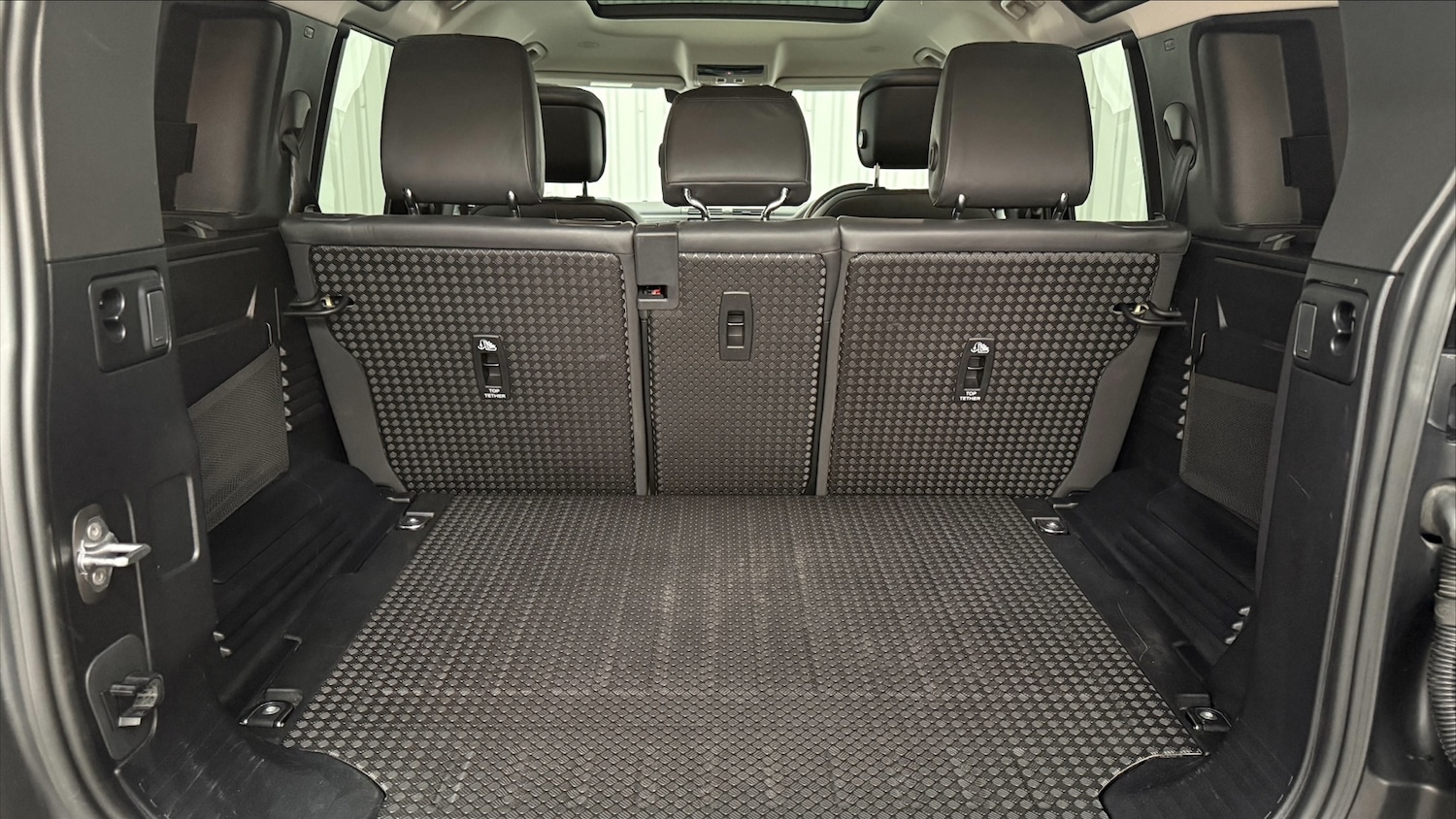 Used Land Rover Defender 2023 for sale - 78049141: Photo 10