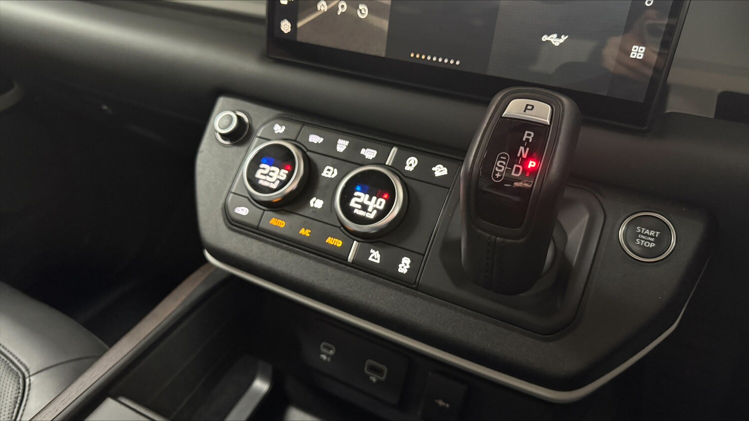 Used Land Rover Defender 2023 for sale - 78049141: Photo 13