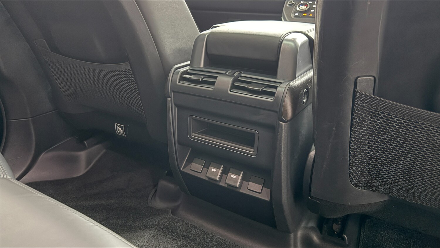 Used Land Rover Defender 2023 for sale - 78049141: Photo 18