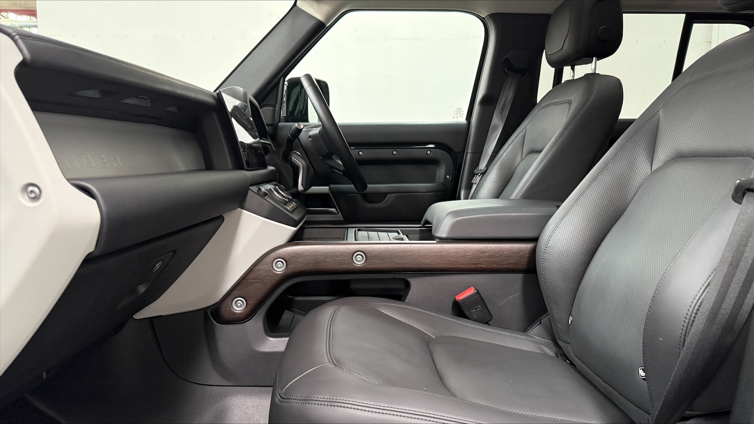 Used Land Rover Defender 2023 for sale - 78049141: Photo 3