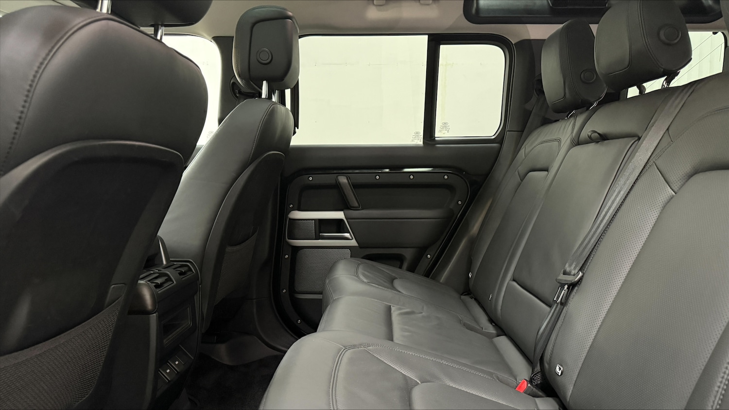 Used Land Rover Defender 2023 for sale - 78049141: Photo 4