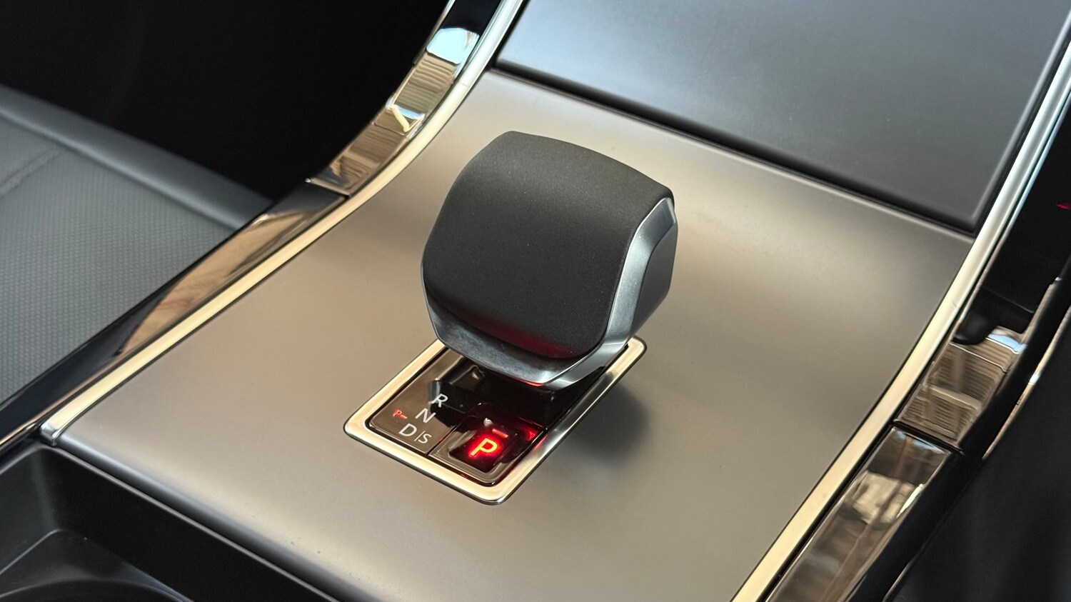 Used Land Rover Range Rover Velar 2025 for sale - 76647357: Photo 13