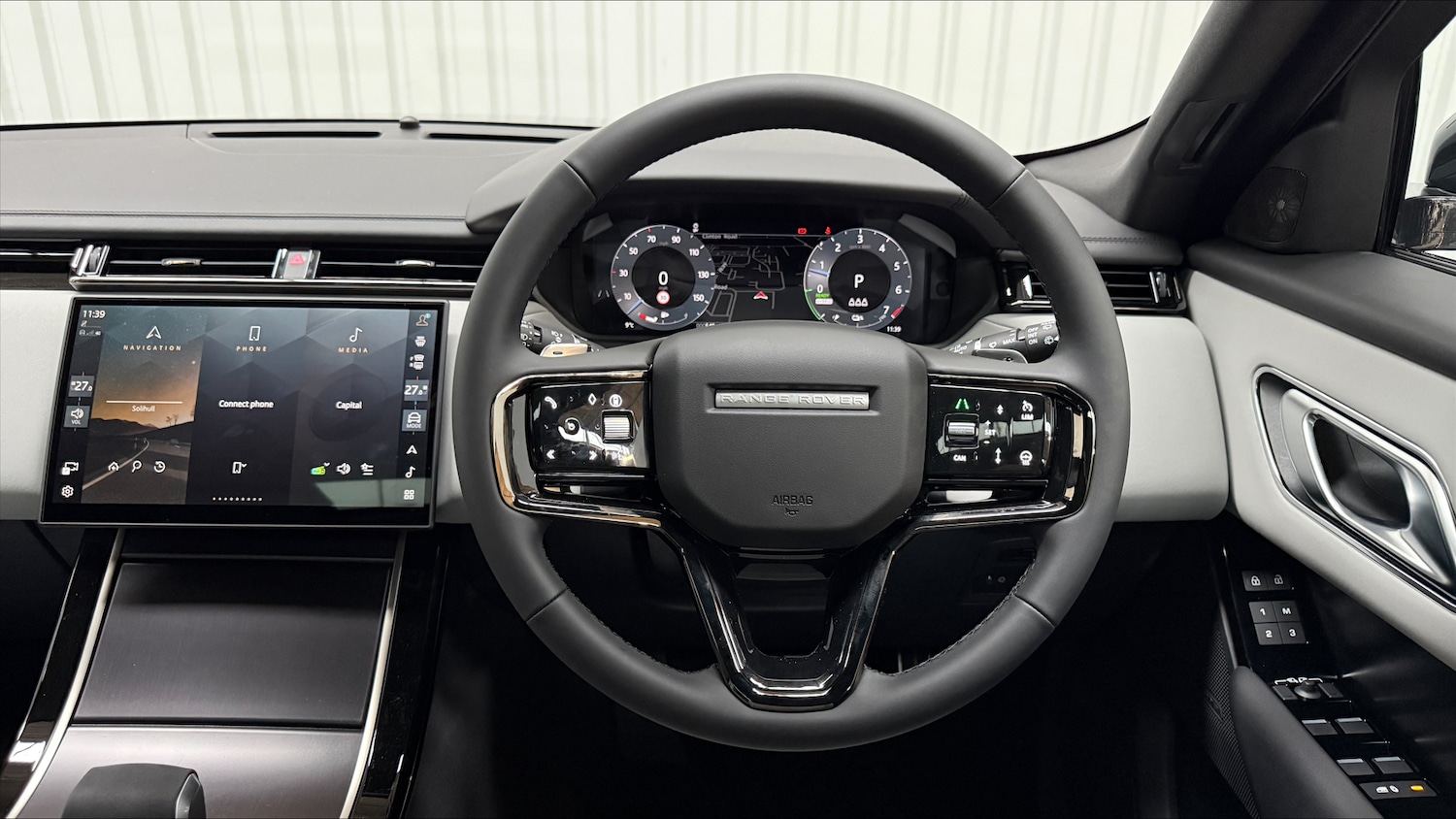 Used Land Rover Range Rover Velar 2025 for sale - 76647357: Photo 15