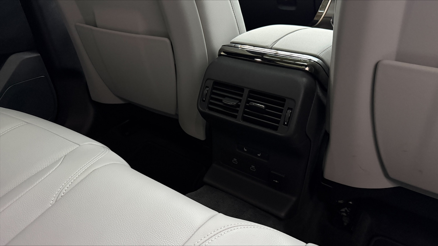 Used Land Rover Range Rover Velar 2025 for sale - 76647357: Photo 18