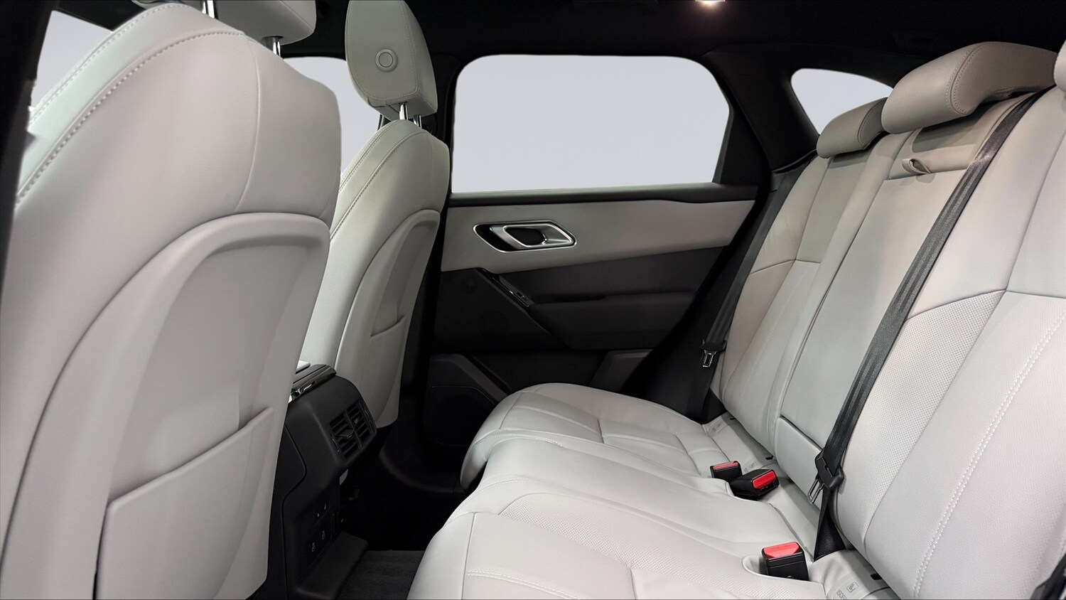 Used Land Rover Range Rover Velar 2025 for sale - 76647357: Photo 4