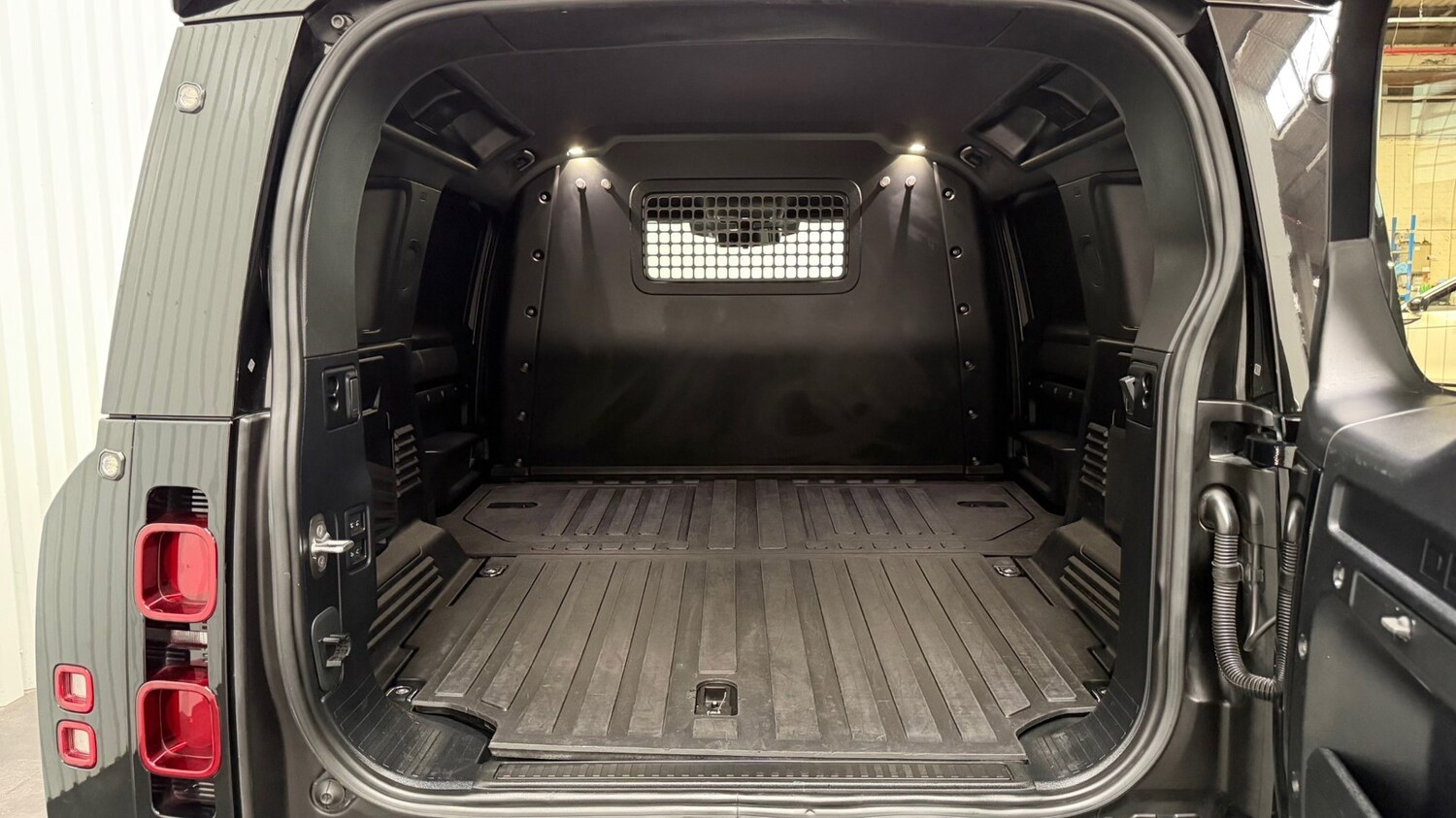 Used Land Rover Defender 110 2022 for sale - 76647358: Photo 10