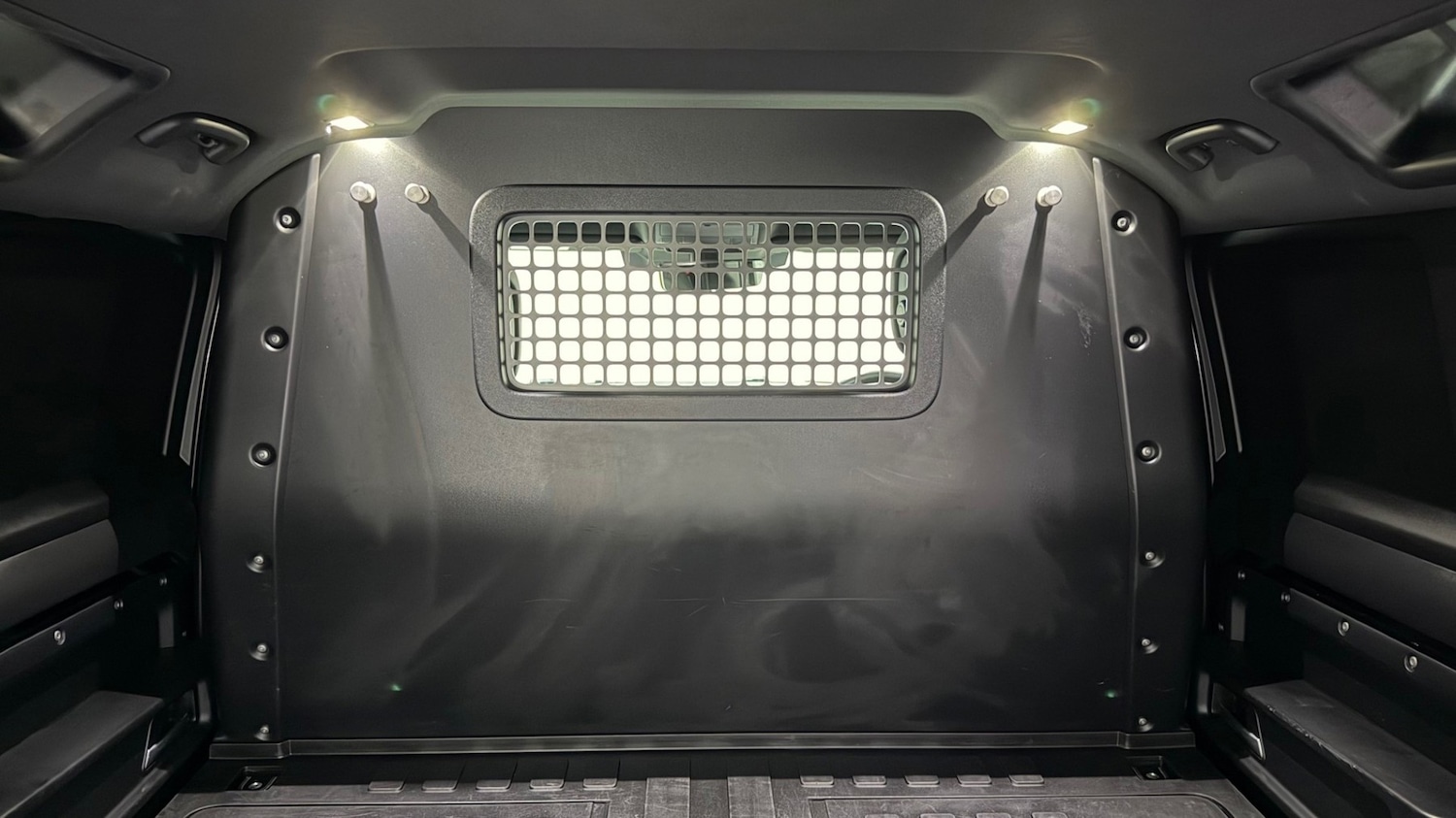 Used Land Rover Defender 110 2022 for sale - 76647358: Photo 18