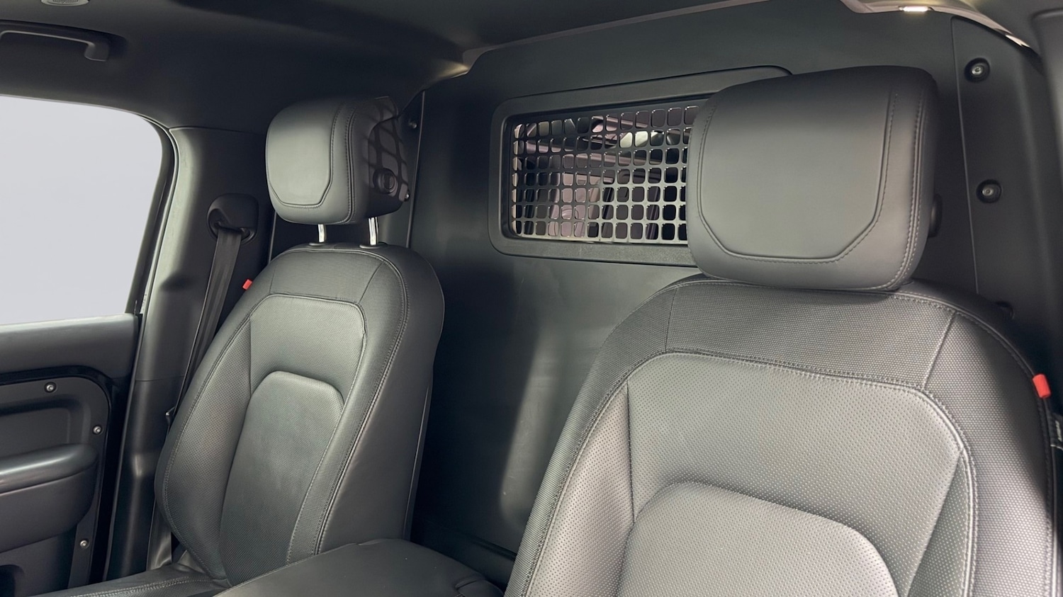 Used Land Rover Defender 110 2022 for sale - 76647358: Photo 4