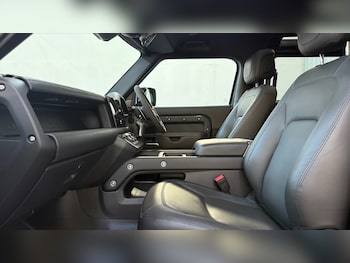 Used Land Rover Defender 90 2023 for sale - 76551834: Photo