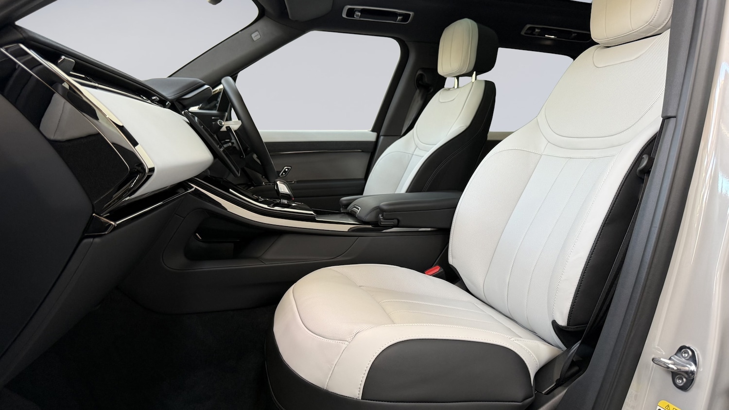 Used Land Rover Range Rover Sport 2025 for sale - 76176066: Photo 3