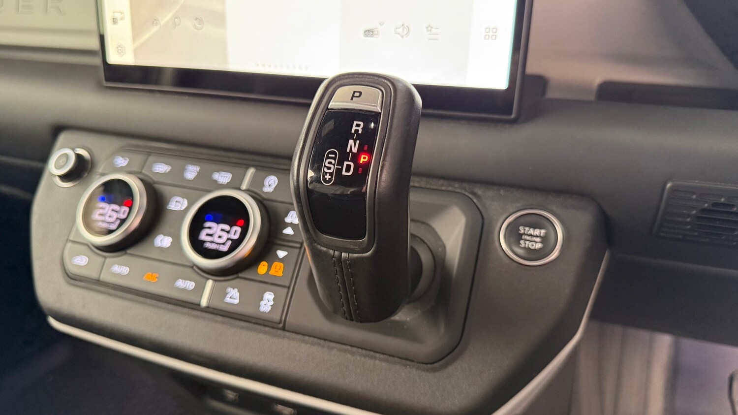 Used Land Rover Defender 90 2024 for sale - 76528681: Photo 13