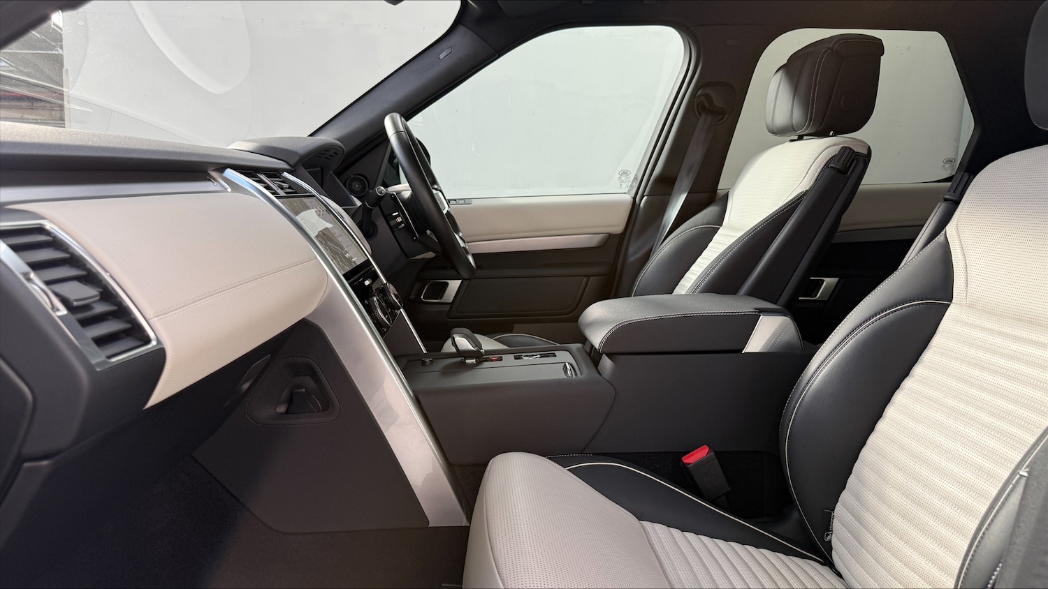 Used Land Rover Discovery 2024 for sale - 76458600: Photo 3