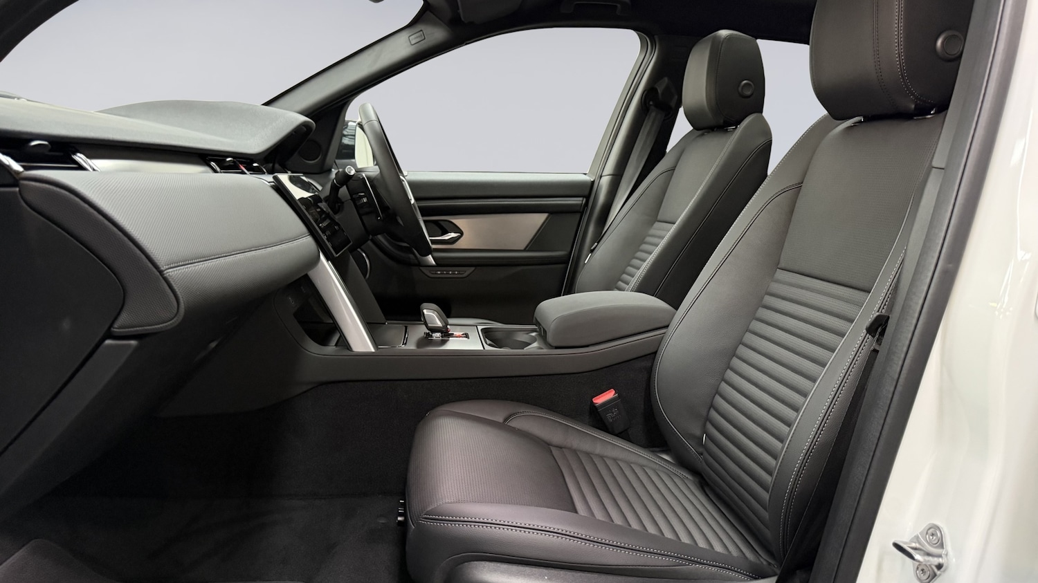 Used Land Rover Discovery Sport 2025 for sale - 76176067: Photo 3