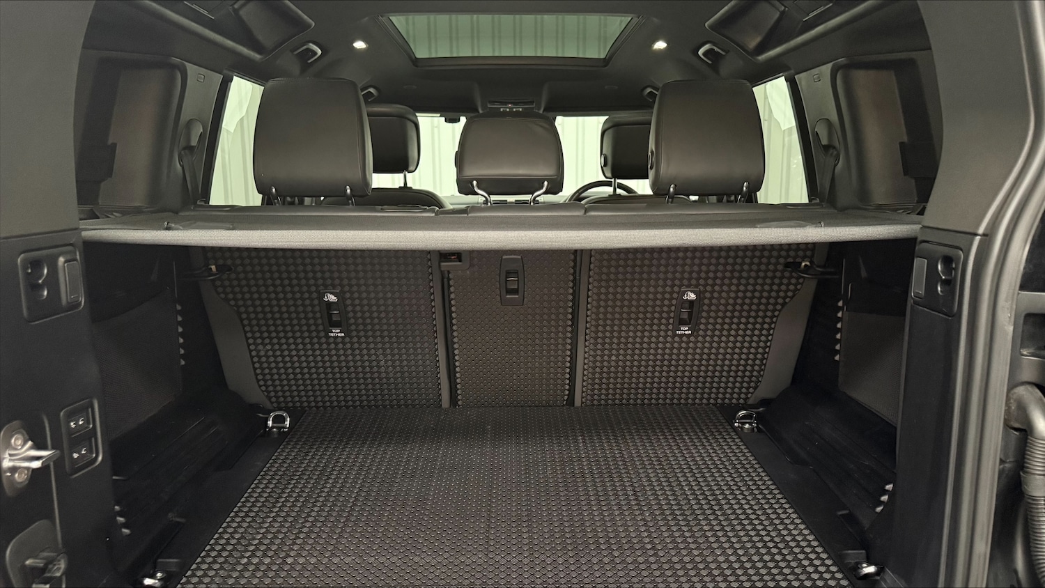 Used Land Rover Defender 2023 for sale - 76888270: Photo 10