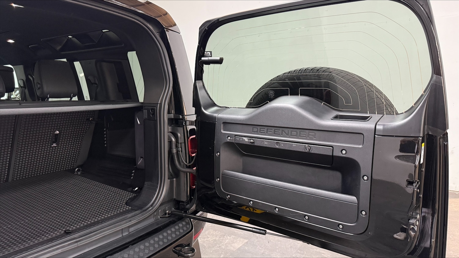 Used Land Rover Defender 2023 for sale - 76888270: Photo 24