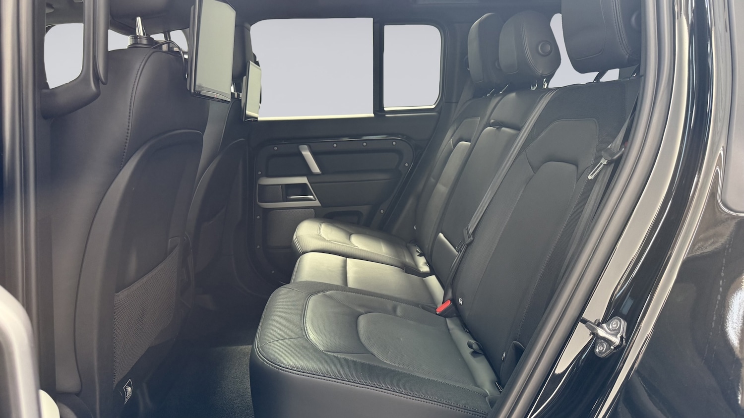 Used Land Rover Defender 2023 for sale - 76888270: Photo 4