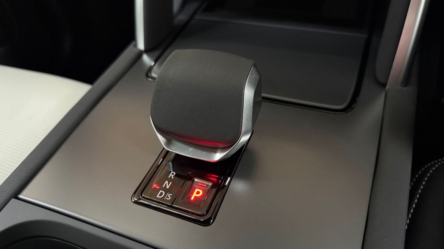 Used Land Rover Discovery Sport 2025 for sale - 77982900: Photo 13