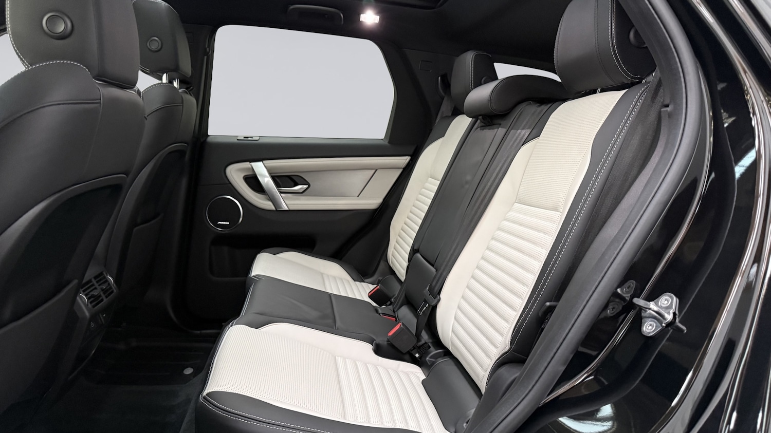 Used Land Rover Discovery Sport 2025 for sale - 77982900: Photo 4