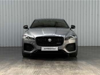 2024 (24) - 2.0 D200 R-Dynamic SE Black 4dr Auto