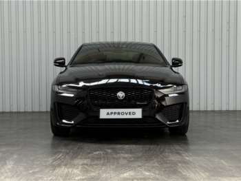 2024 (24) - 2.0 D200 R-Dynamic SE Black 4dr Auto