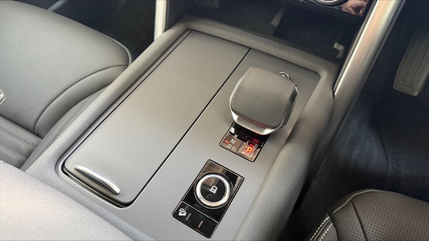 Used Land Rover Discovery 2025 for sale - 76563202: Photo 13