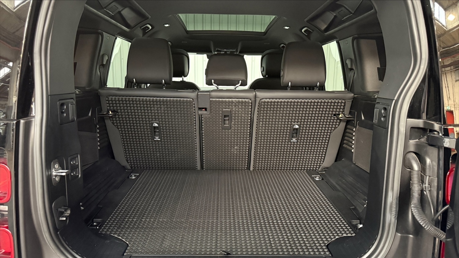 Used Land Rover Defender 2023 for sale - 77132734: Photo 10