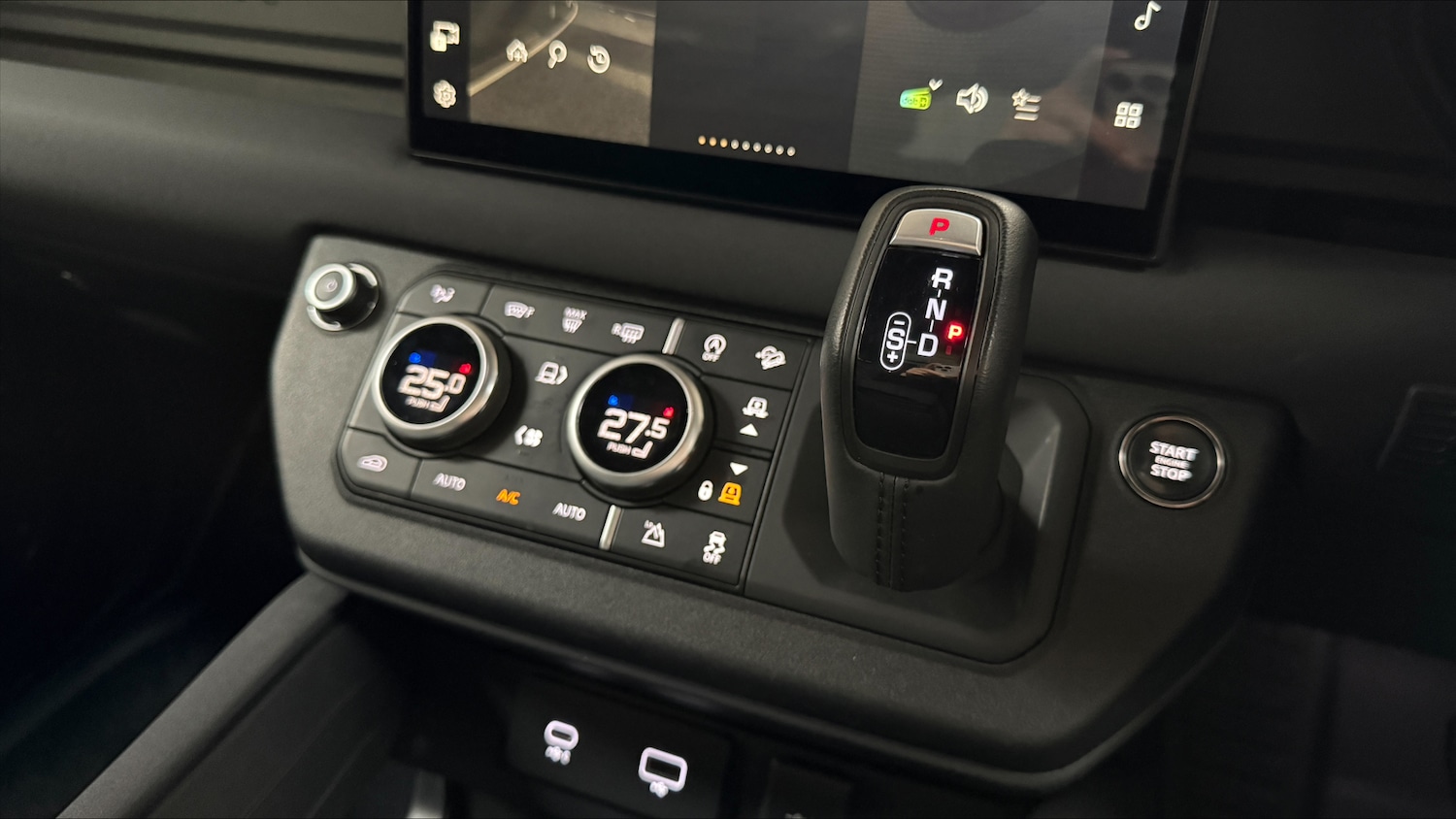 Used Land Rover Defender 2023 for sale - 77132734: Photo 13