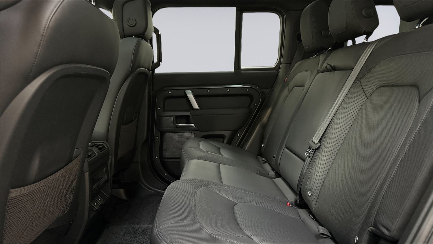 Used Land Rover Defender 2023 for sale - 77132734: Photo 4