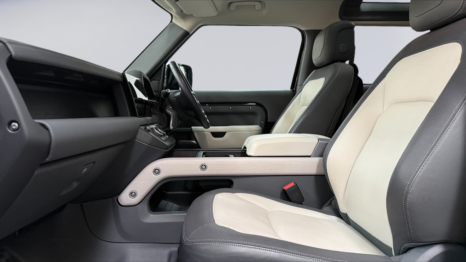 Used Land Rover Defender 2024 for sale - 77855219: Photo 3