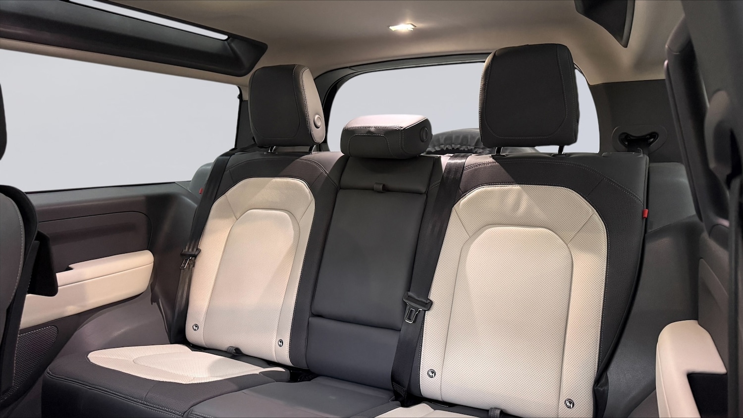 Used Land Rover Defender 2024 for sale - 77855219: Photo 4