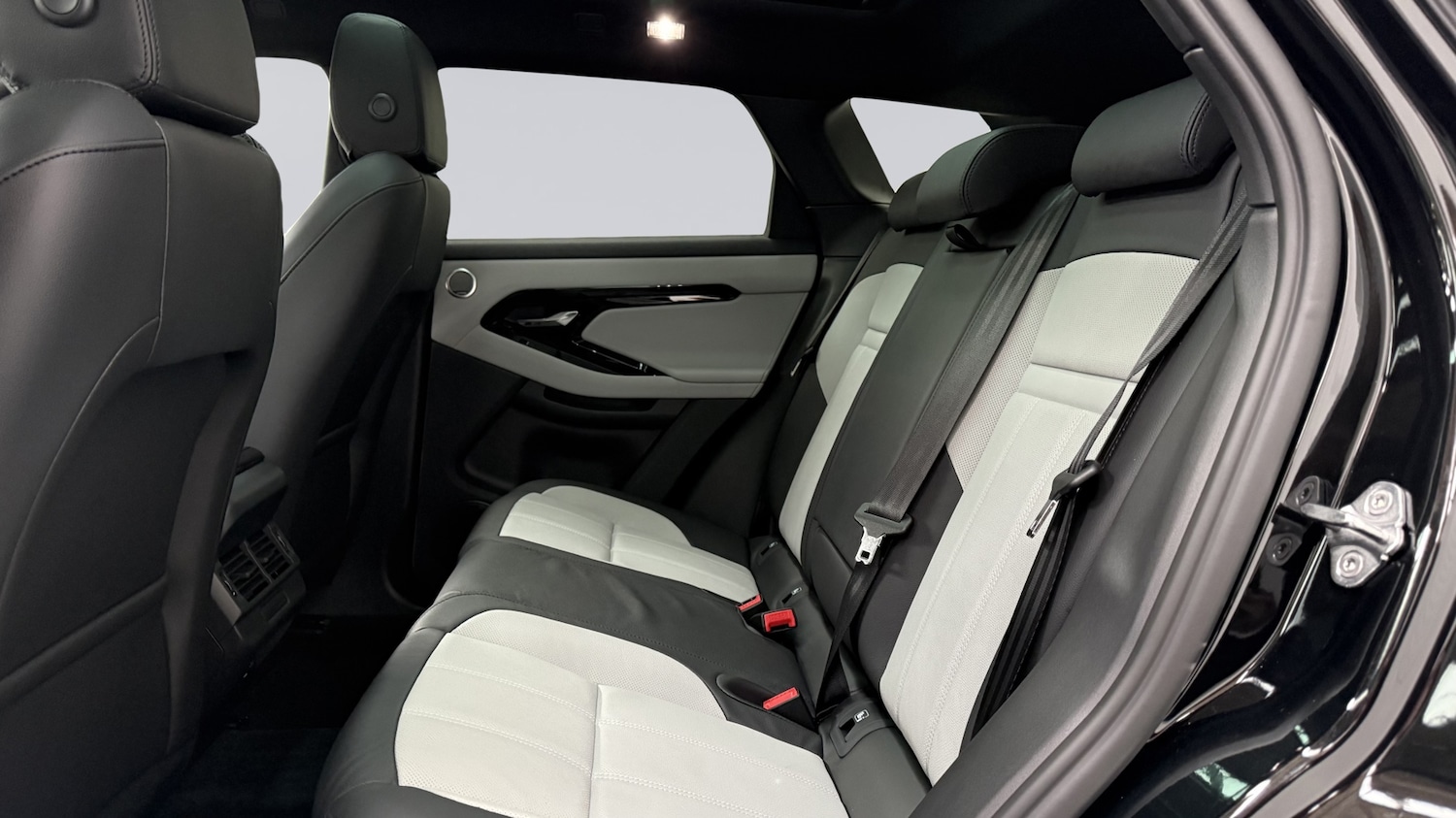 Used Land Rover Range Rover Evoque 2025 for sale - 76176065: Photo 4