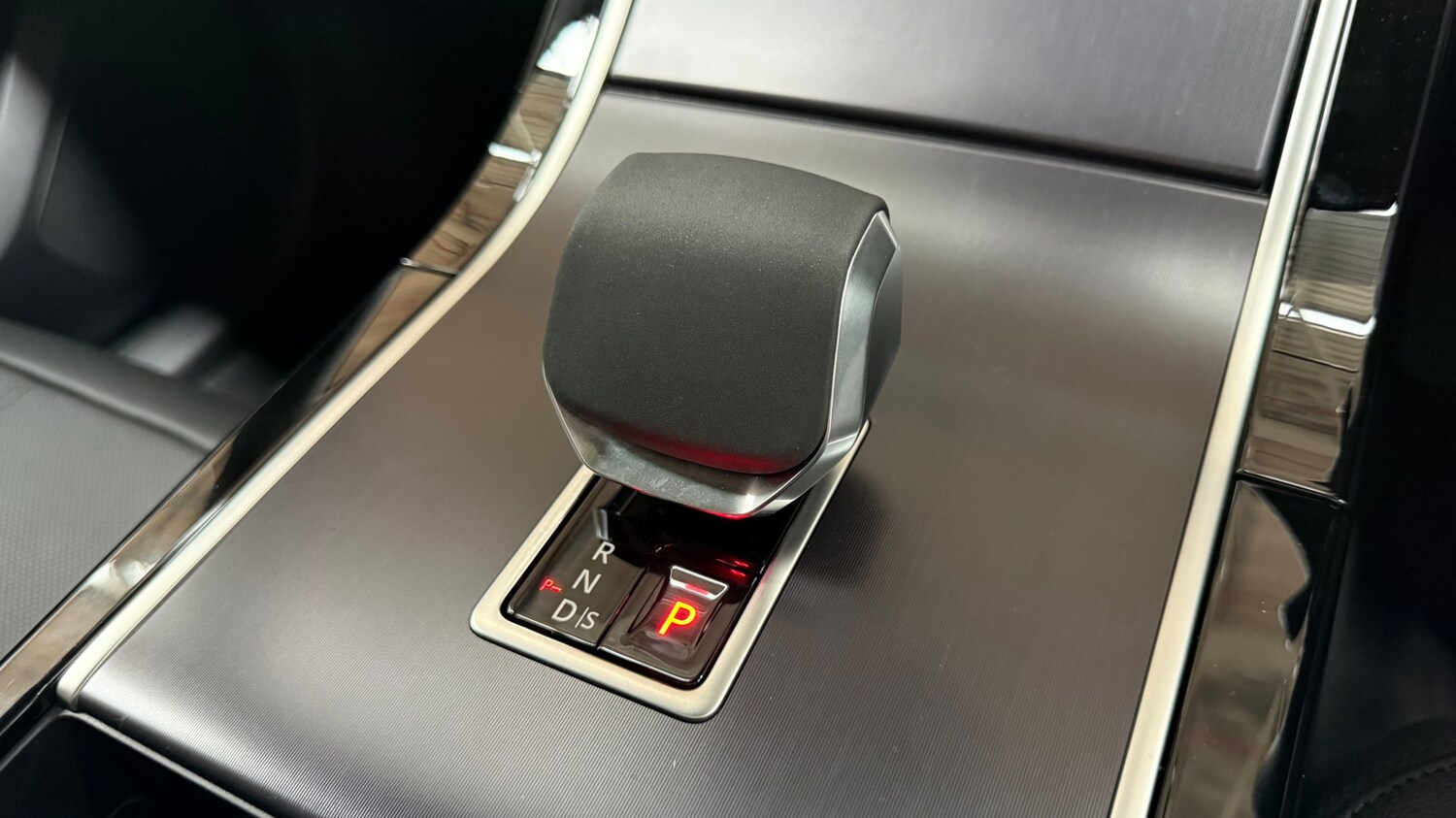 Used Land Rover Range Rover Velar 2025 for sale - 76176071: Photo 13