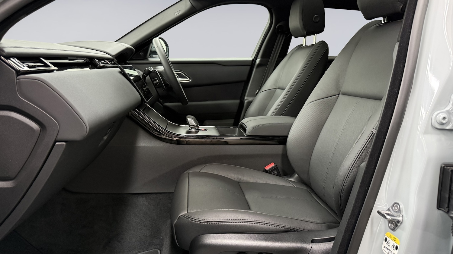 Used Land Rover Range Rover Velar 2025 for sale - 76176071: Photo 3