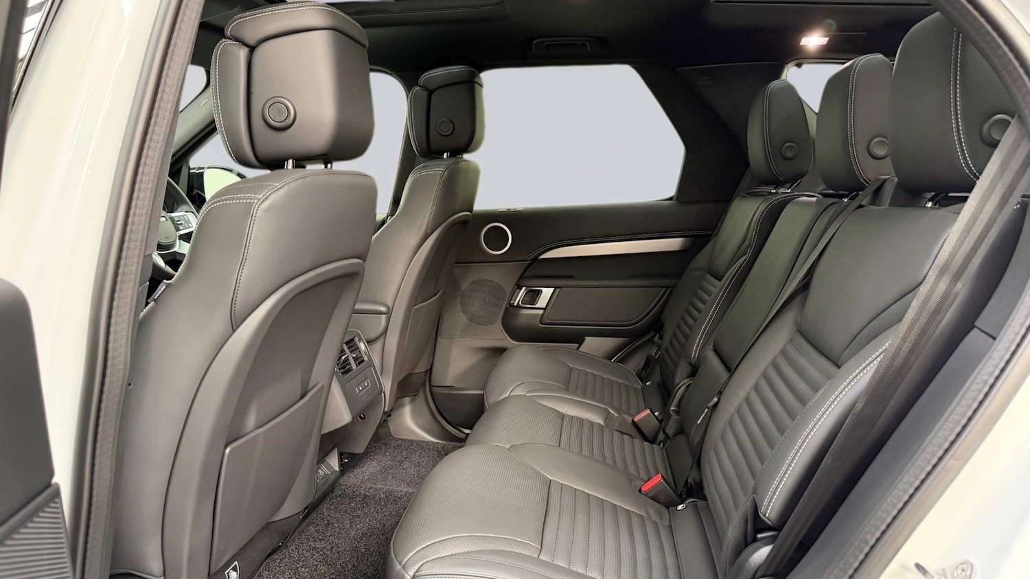 Used Land Rover Discovery 2025 for sale - 76800648: Photo 4