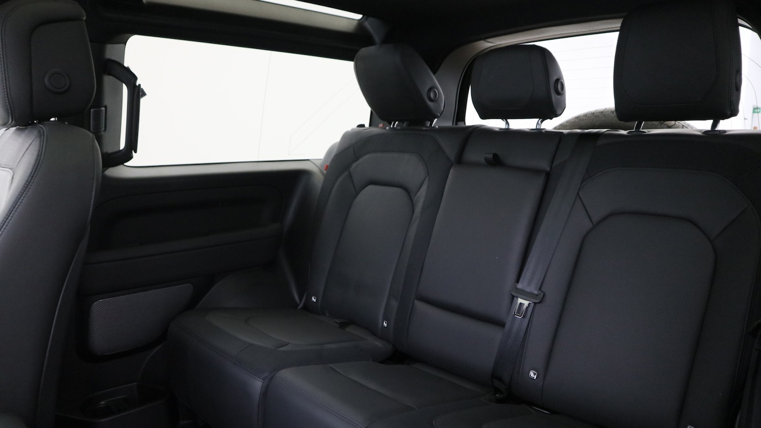 Used Land Rover Defender 2023 for sale - 76139747: Photo 4