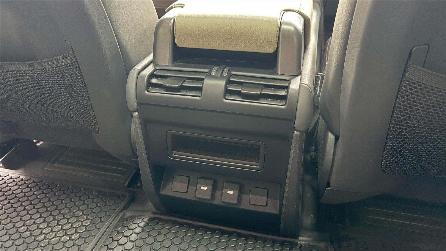 Used Land Rover Defender 2023 for sale - 77893597: Photo 18