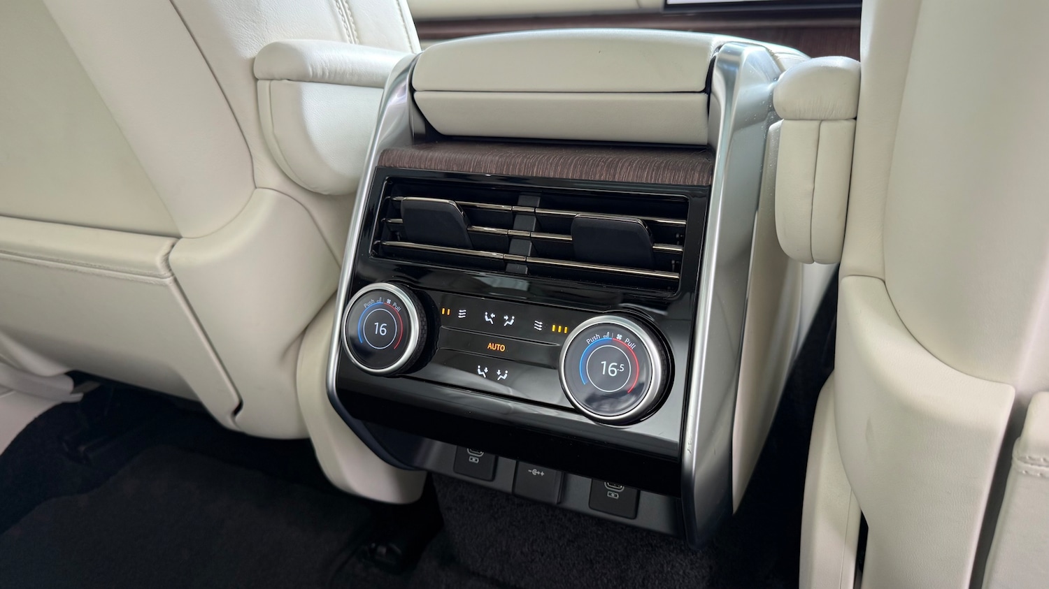 Used Land Rover Range Rover 2024 for sale - 76692725: Photo 18