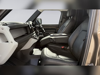 Used Land Rover Defender 110 2024 for sale - 78102514: Photo