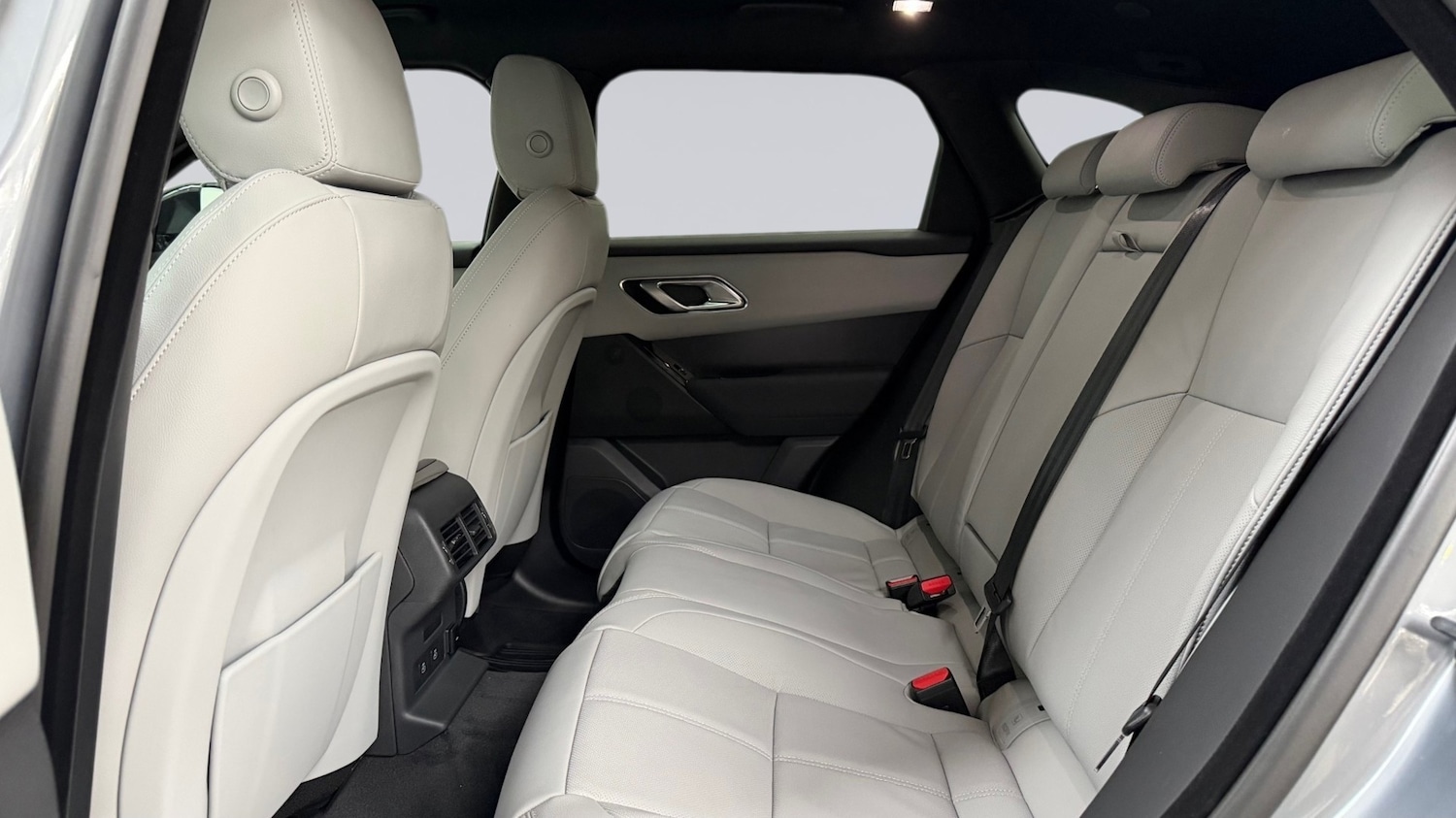 Used Land Rover Range Rover Velar 2025 for sale - 76800671: Photo 4