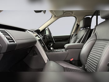 Used Land Rover Discovery 2023 for sale - 77785629: Photo