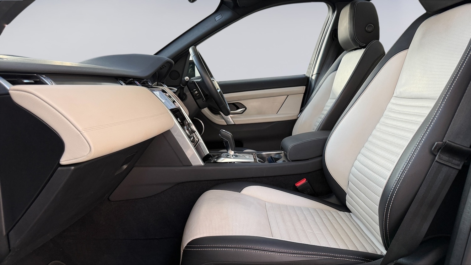 Used Land Rover Discovery Sport 2023 for sale - 77124679: Photo 3