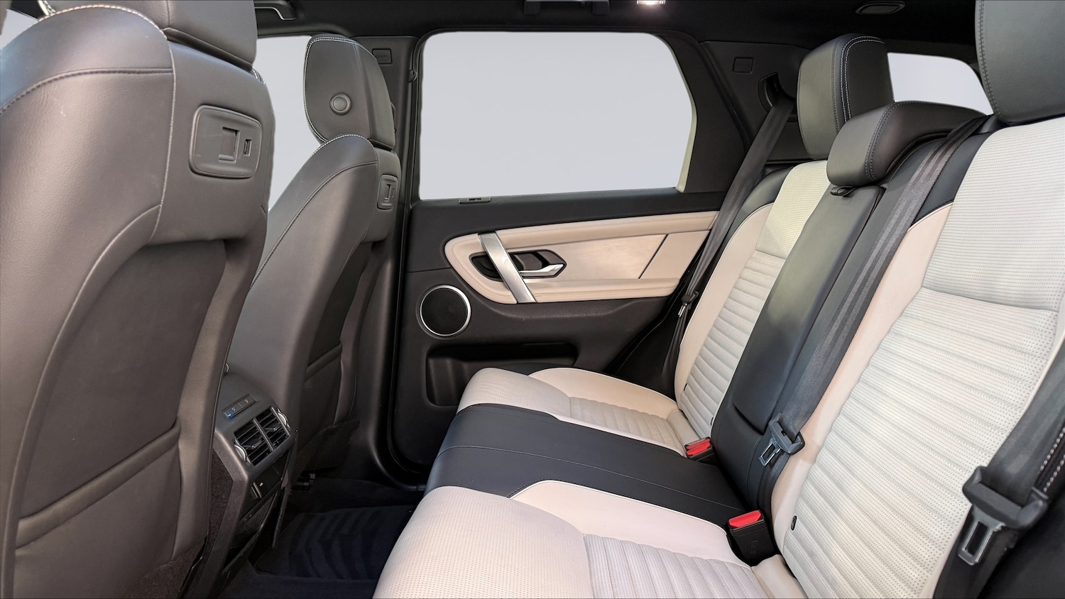 Used Land Rover Discovery Sport 2023 for sale - 77124679: Photo 4