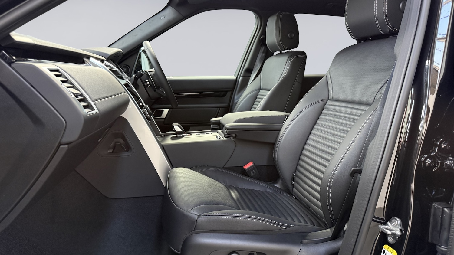 Used Land Rover Discovery 2025 for sale - 76837746: Photo 3