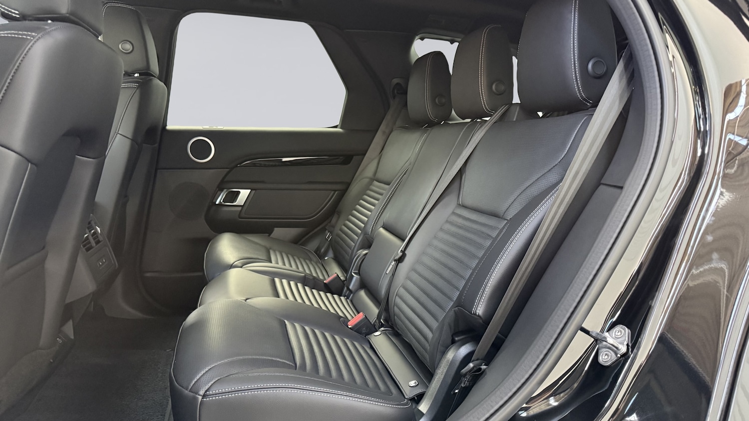 Used Land Rover Discovery 2025 for sale - 76837746: Photo 4