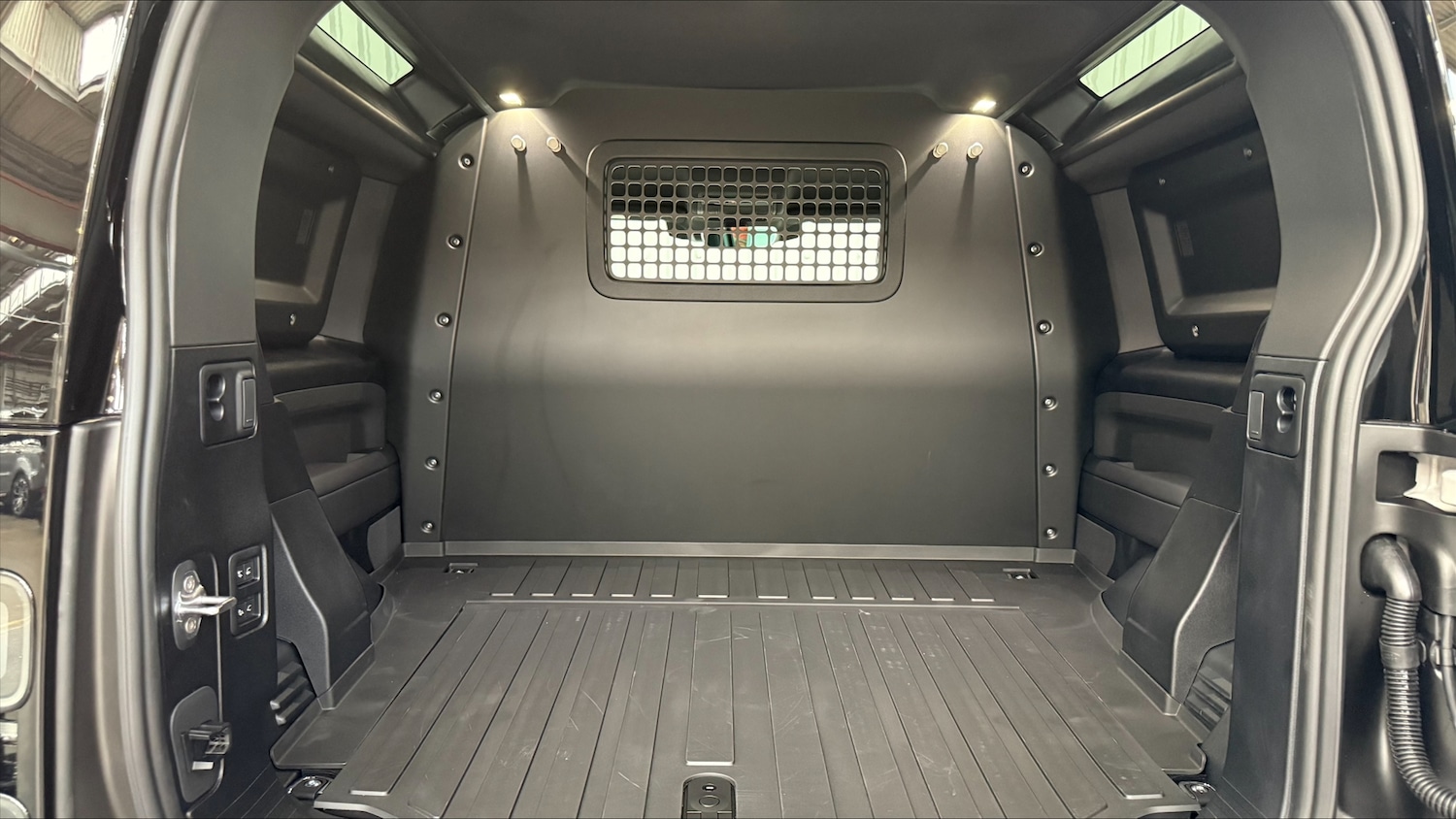 Used Land Rover Defender 2025 for sale - 77280624: Photo 10